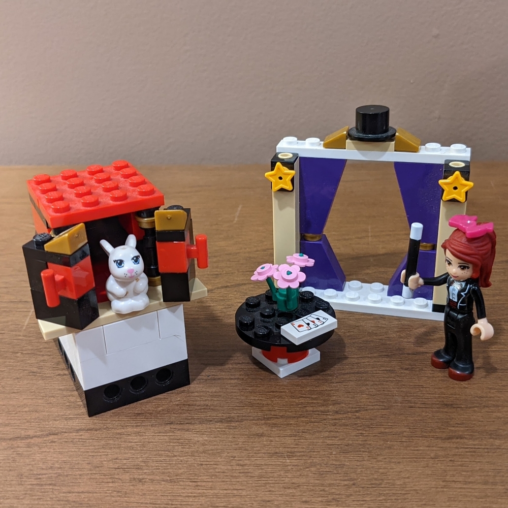 3 Lego Friends Small Sets: Magic, Pizzeria, & Speedboat